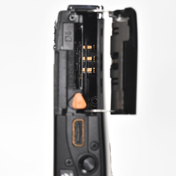 Nikon Coolpix S50 Digital Camera 7.2MP 3x Optical Zoom with VR 32GB SD Card - Picture 10 of 16